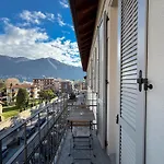 Free Parking - Elegant Two-bedroom With Balcony Apartment