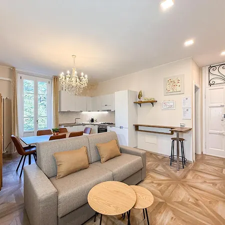 Parking Available - Elegant Two-Bedroom Apartment With Balcony Apartmán Cernobbio