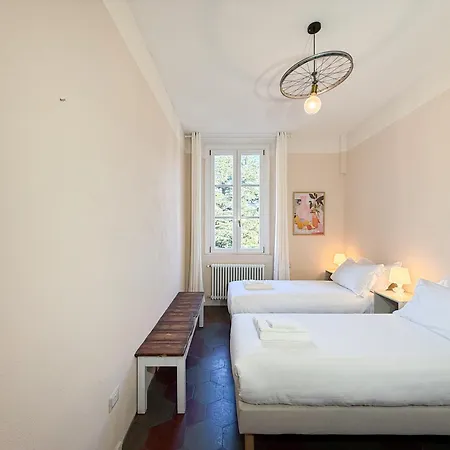 Free Parking - Elegant Two-bedroom With Balcony Daire