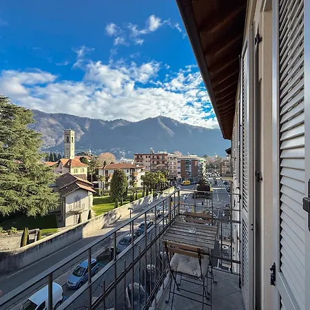 Parking Available - Elegant Two-bedroom With Balcony Cernobbio