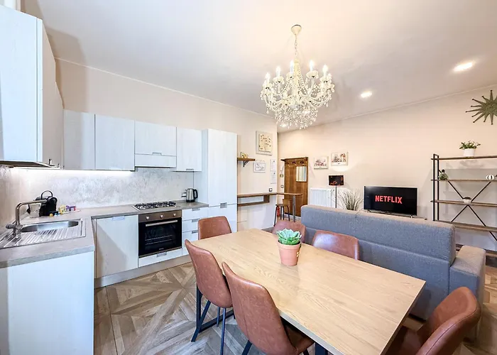 Daire Free Parking - Elegant Two-bedroom With Balcony