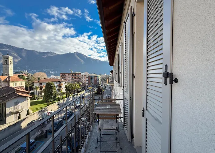 Free Parking - Elegant Two-bedroom With Balcony Daire